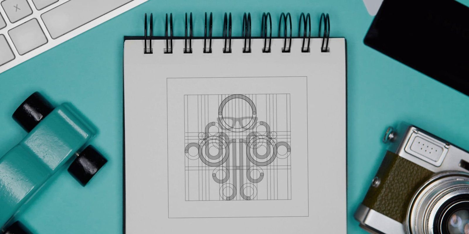 Cuaderno con el trazo del pulpo sobre una retícula