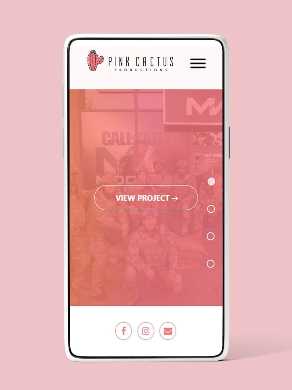 Celular con el sitio de Pink Cactus