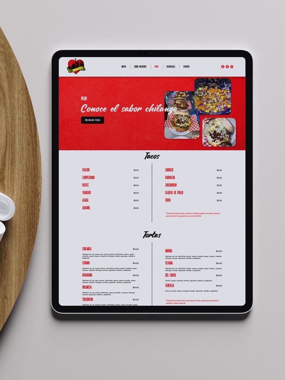 Tableta con el menú completo de la taquería
